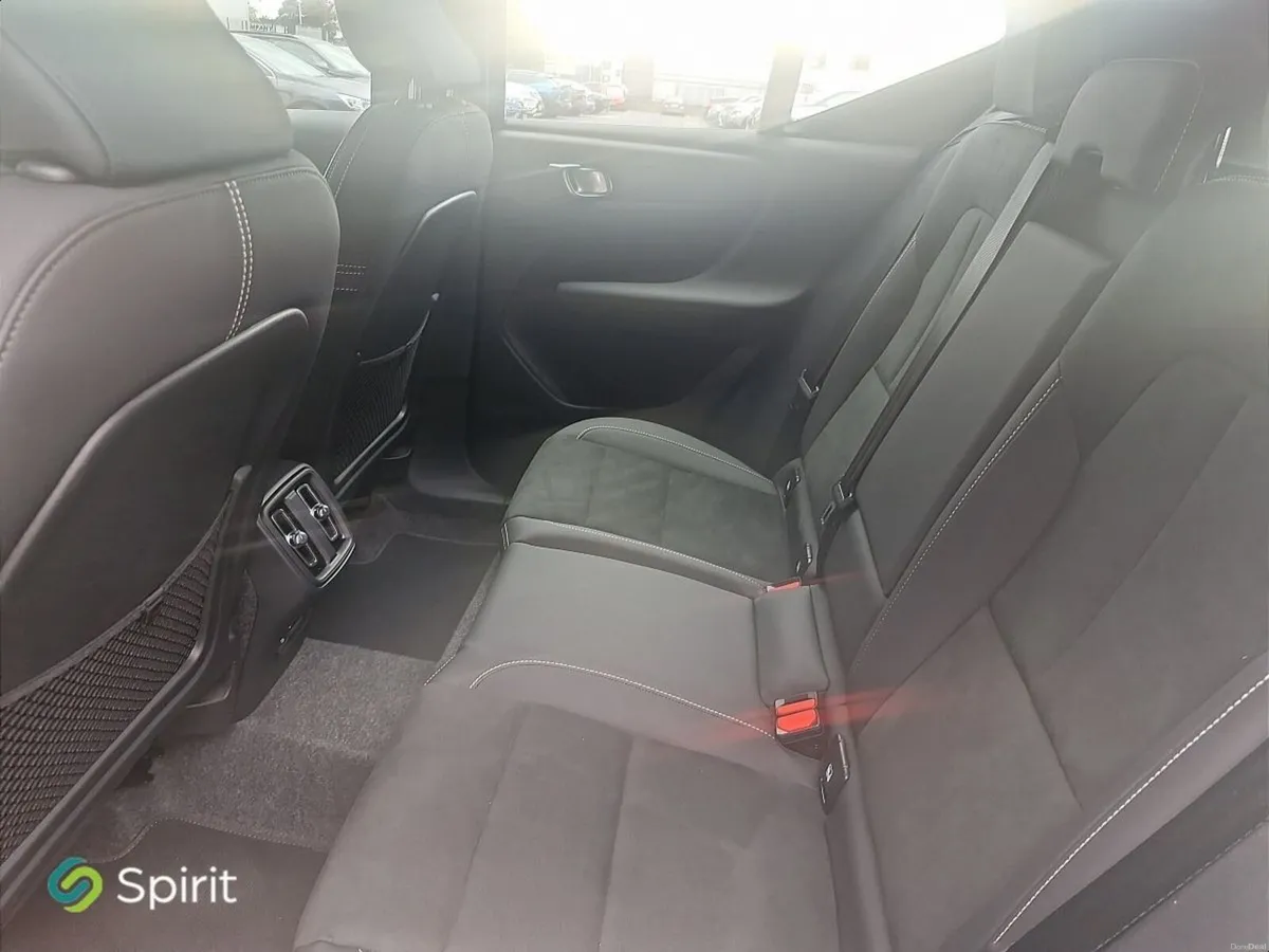 Volvo XC40 B3 Mild Hybrid Plus - Image 5