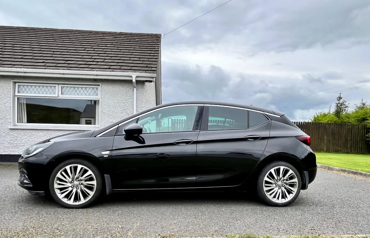 Vauxhall Astra 2017 -HIGH SPEC - MOT July 2027 - Image 2