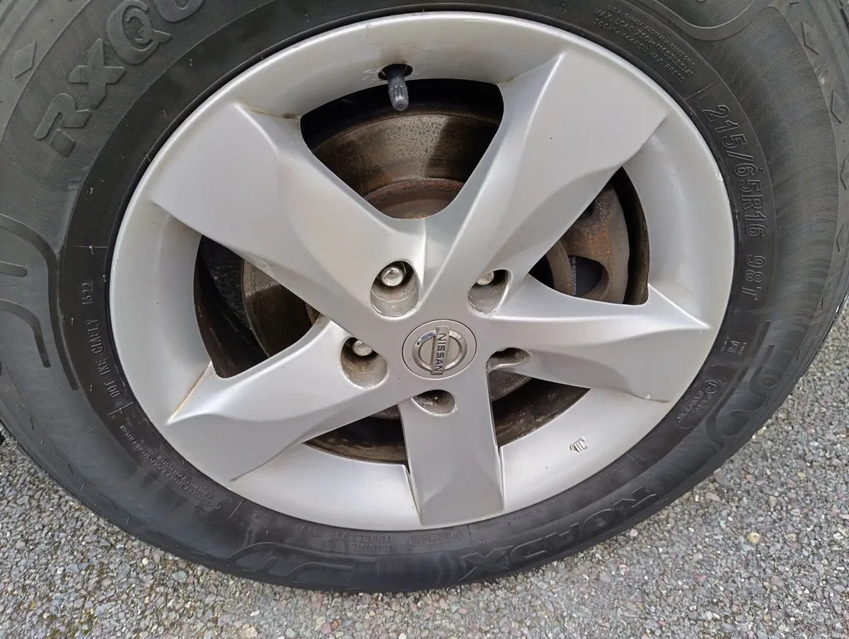 Nissan Qashqai 2011 - Image 2