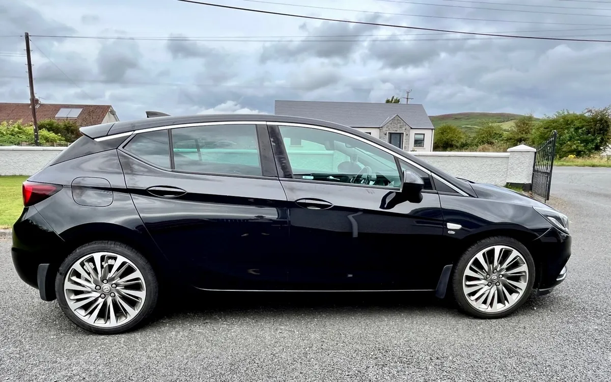 Vauxhall Astra 2017 -HIGH SPEC - MOT July 2027 - Image 5