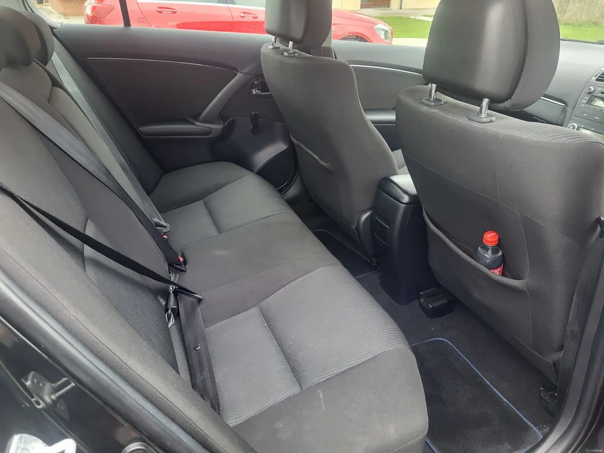 Toyota Avensis 2011 - Image 2