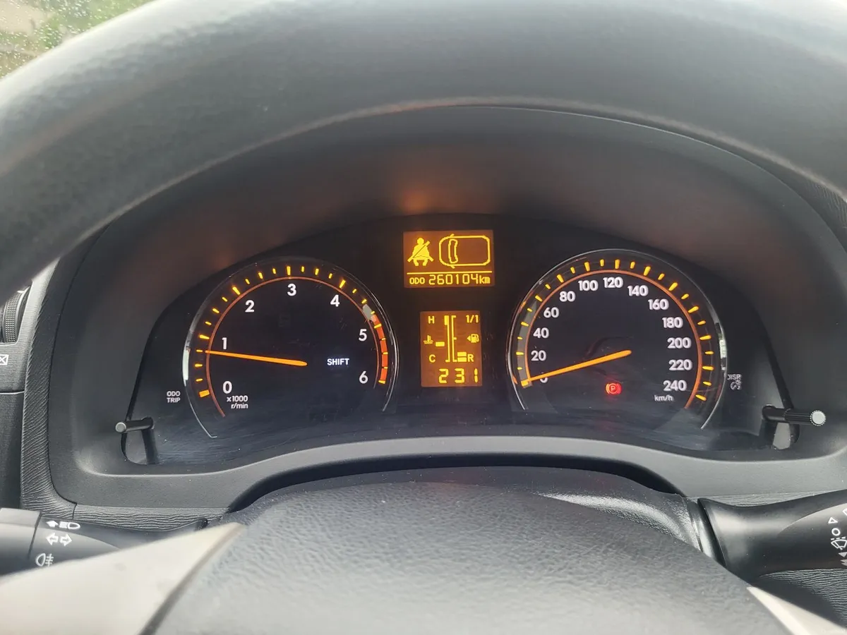 Toyota Avensis 2011 - Image 6