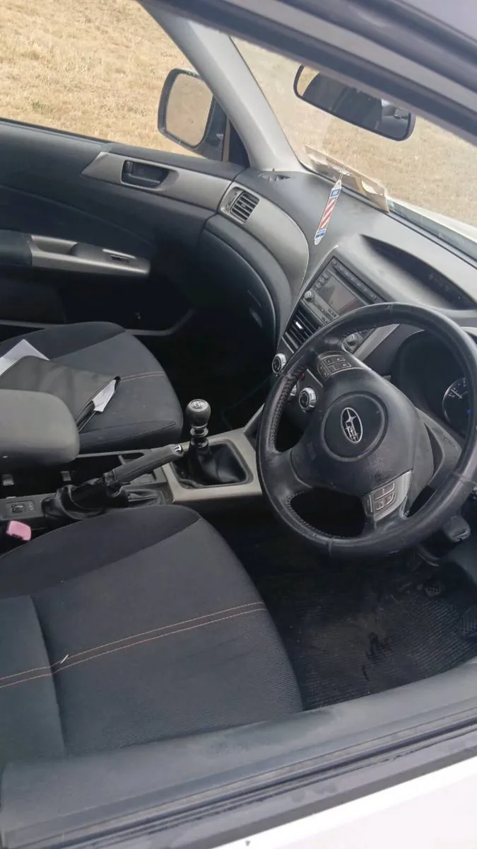 2011 subaru forester 2.0 al wheel drive - Image 6