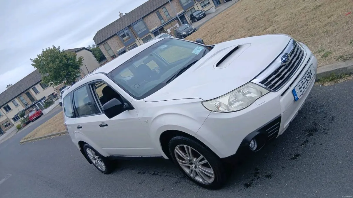 2011 subaru forester 2.0 al wheel drive - Image 1
