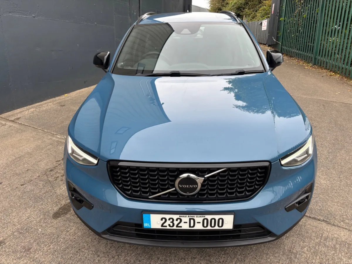 Volvo XC40 232 T4 RECHARGE PHEV AUTO PLUS LOW KMS - Image 2