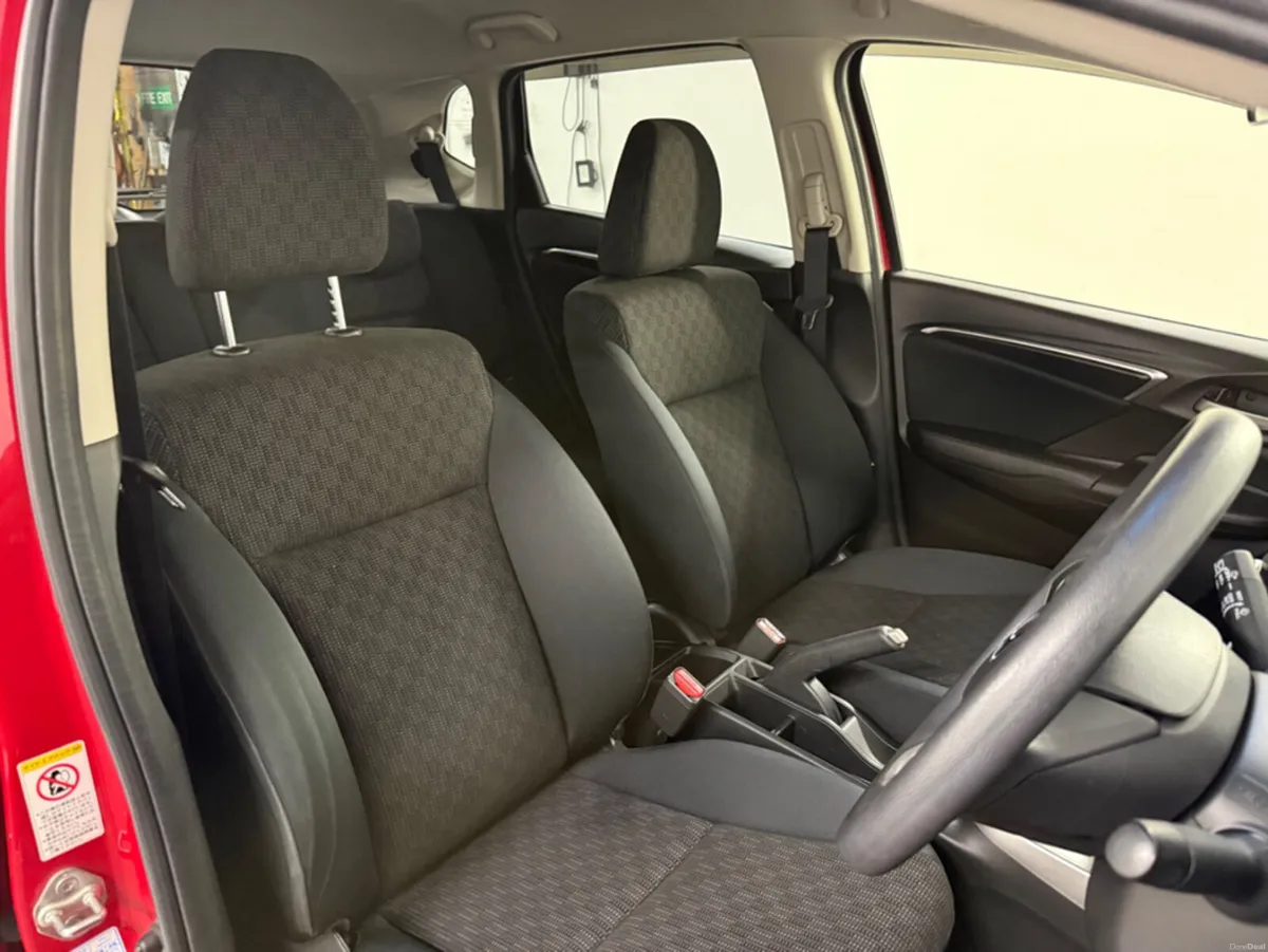 Honda Fit DBA-GK3 5DR AUTO - Image 6