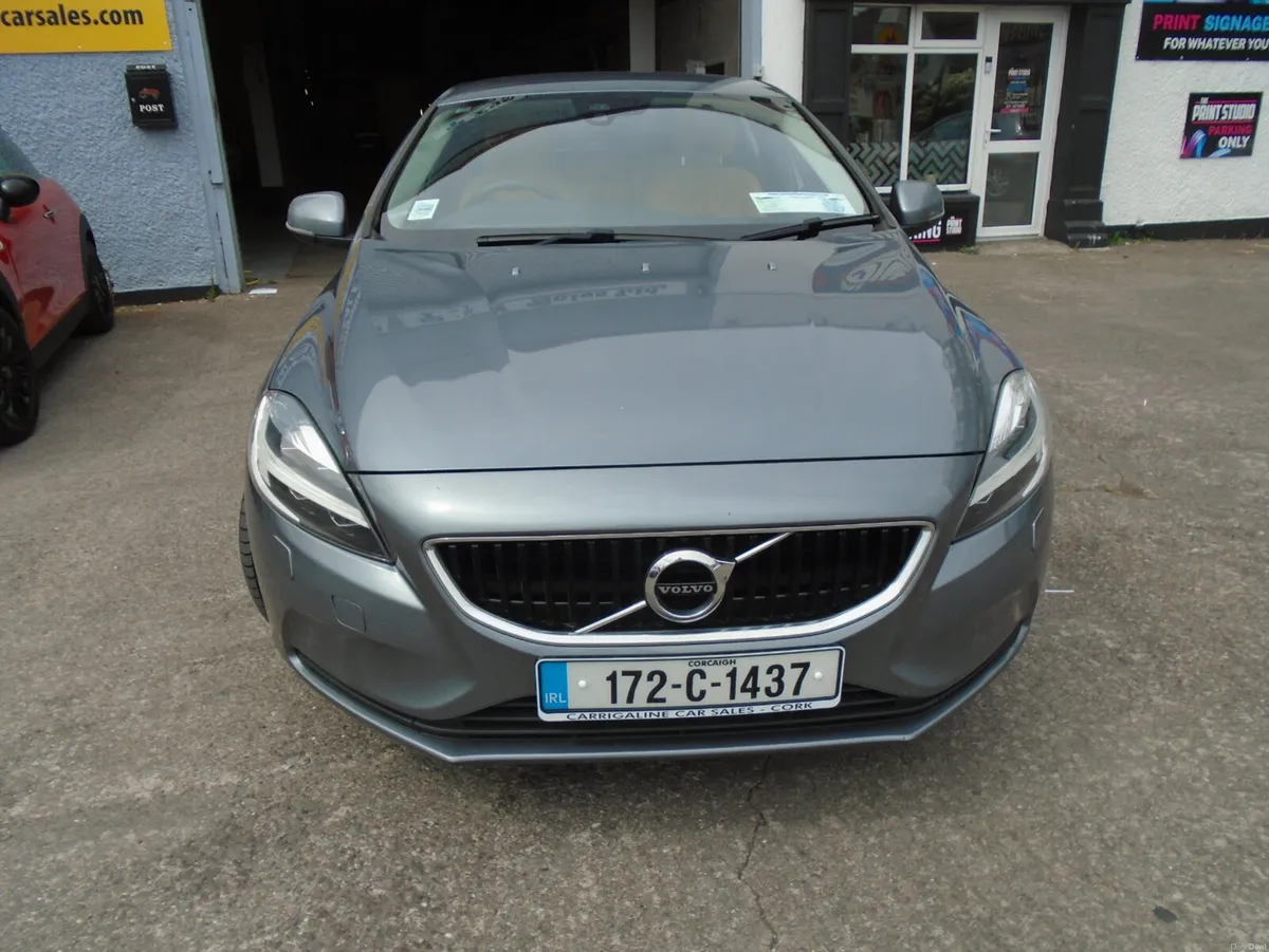 Volvo V40 2017 - Image 2
