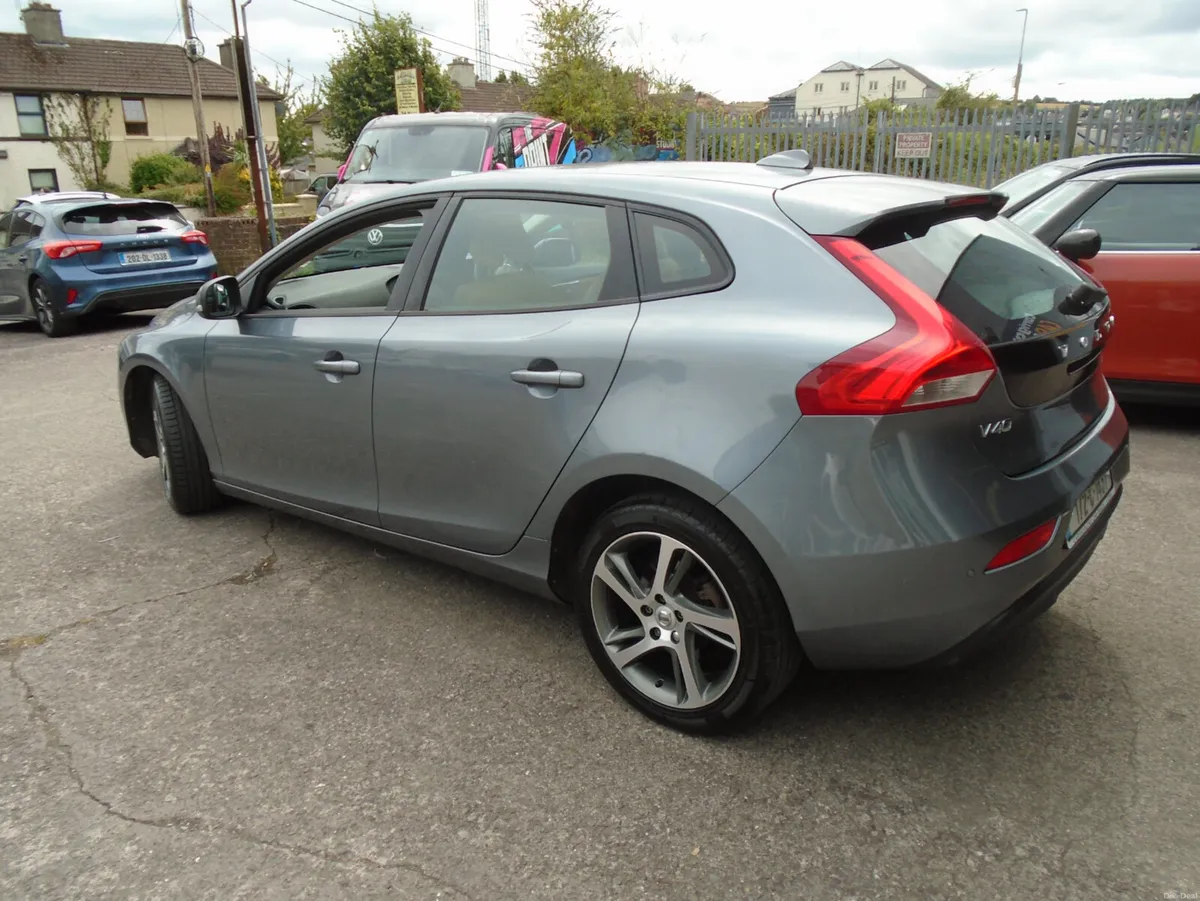 Volvo V40 2017 - Image 4