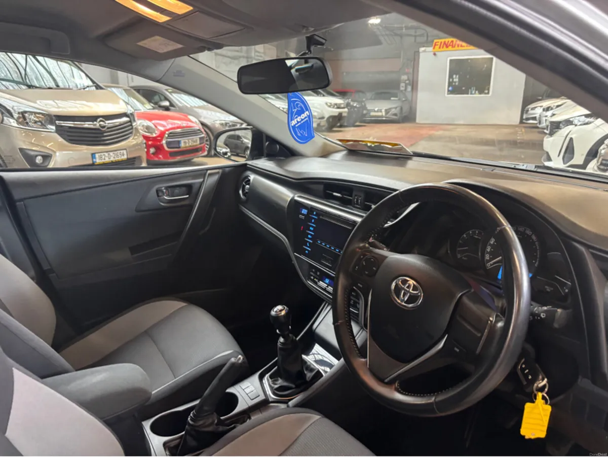 Toyota Auris 1.4 D-4D AURA TS 4DR - Image 3