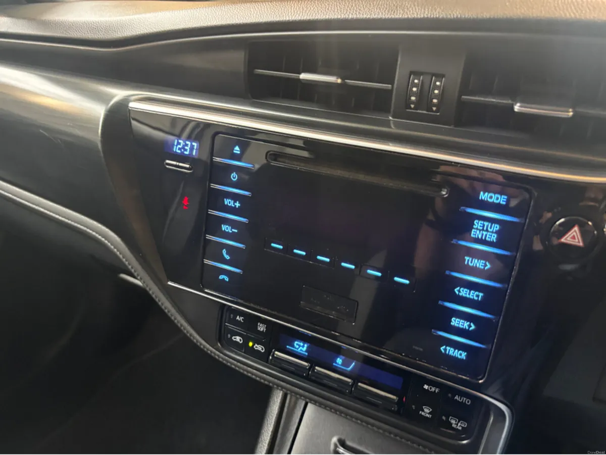 Toyota Auris 1.4 D-4D AURA TS 4DR - Image 5
