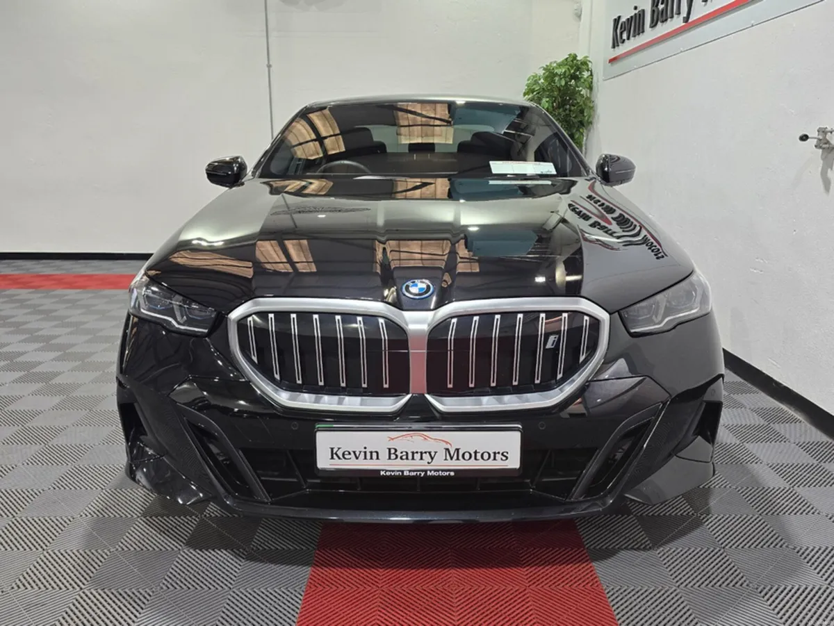 BMW i5 EDRIVE 40 M SPORT AUTOMATIC **ONE OWNER / 1 - Image 2