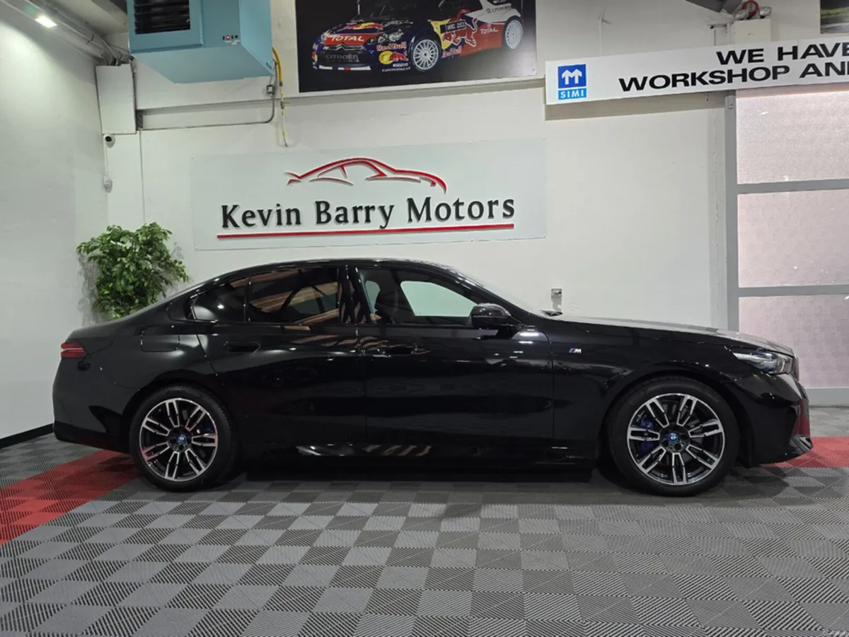 BMW i5 EDRIVE 40 M SPORT AUTOMATIC **ONE OWNER / 1 - Image 4