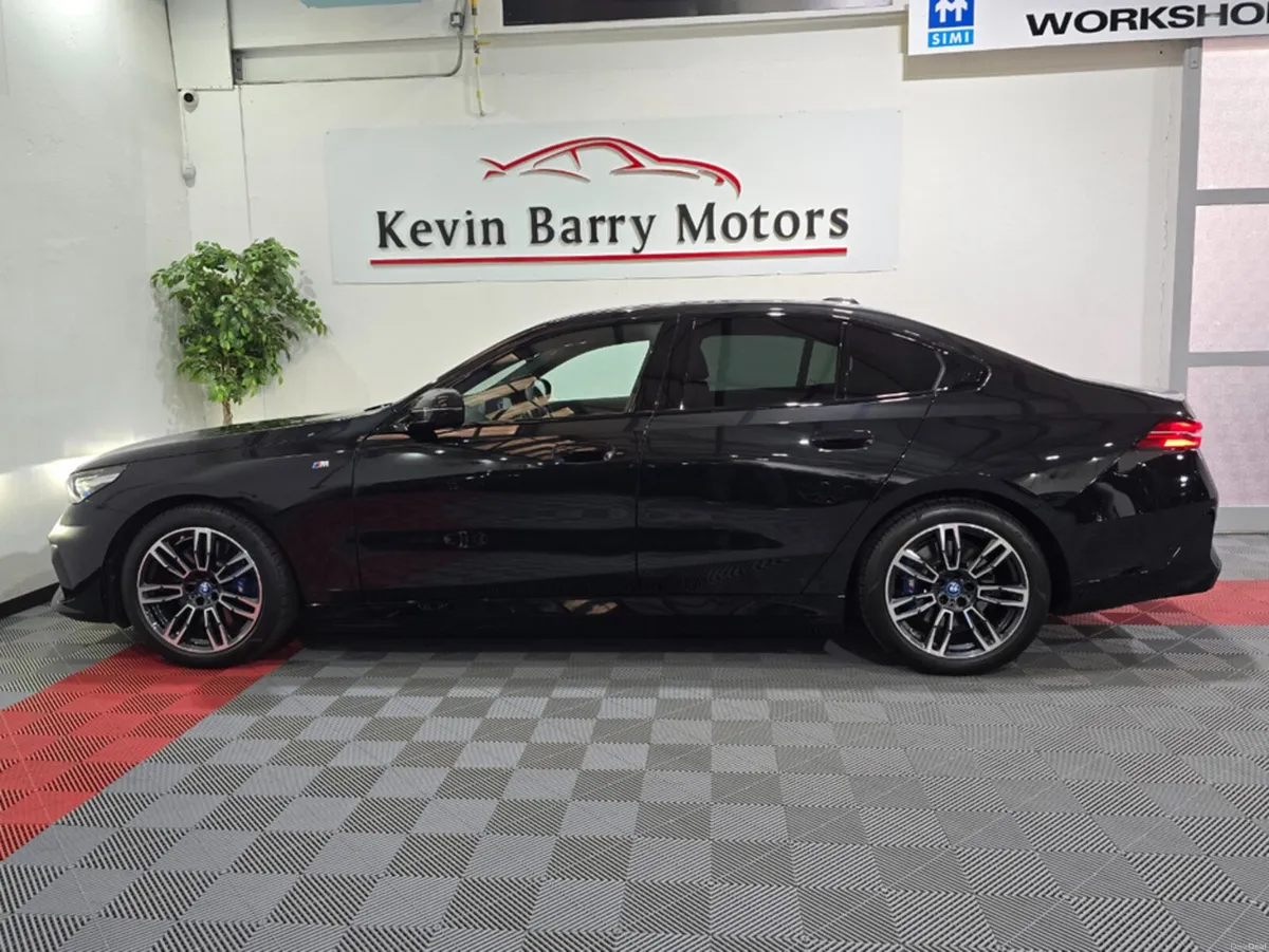BMW i5 EDRIVE 40 M SPORT AUTOMATIC **ONE OWNER / 1 - Image 5