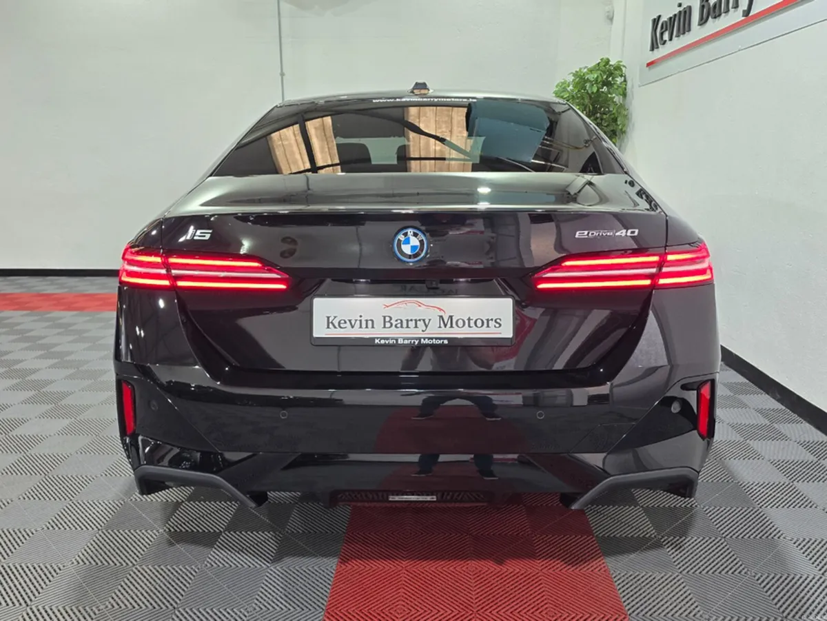 BMW i5 EDRIVE 40 M SPORT AUTOMATIC **ONE OWNER / 1 - Image 3