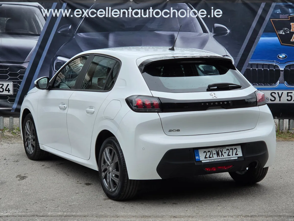 Peugeot 208 2022 1.2p Very LOW KM! Like new! - Image 3