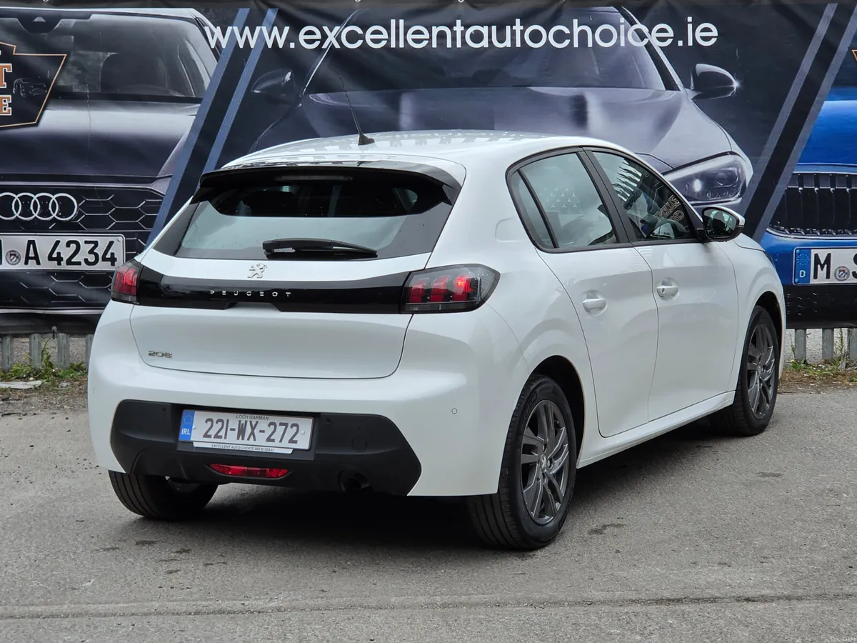 Peugeot 208 2022 1.2p Very LOW KM! Like new! - Image 4