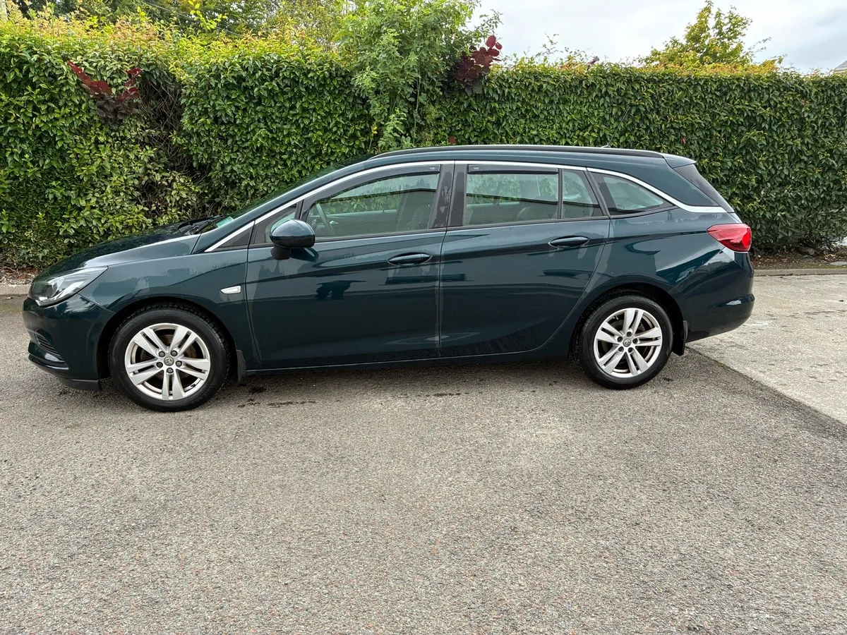 Vauxhall Astra Estate - Image 3