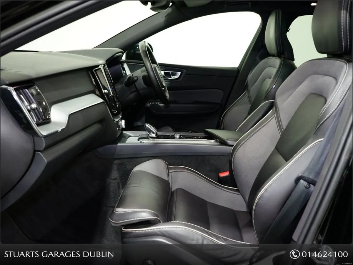 Volvo XC60 T6 XC60 PLUS DARK: PANORAMIC SUNROOF, 1 - Image 3