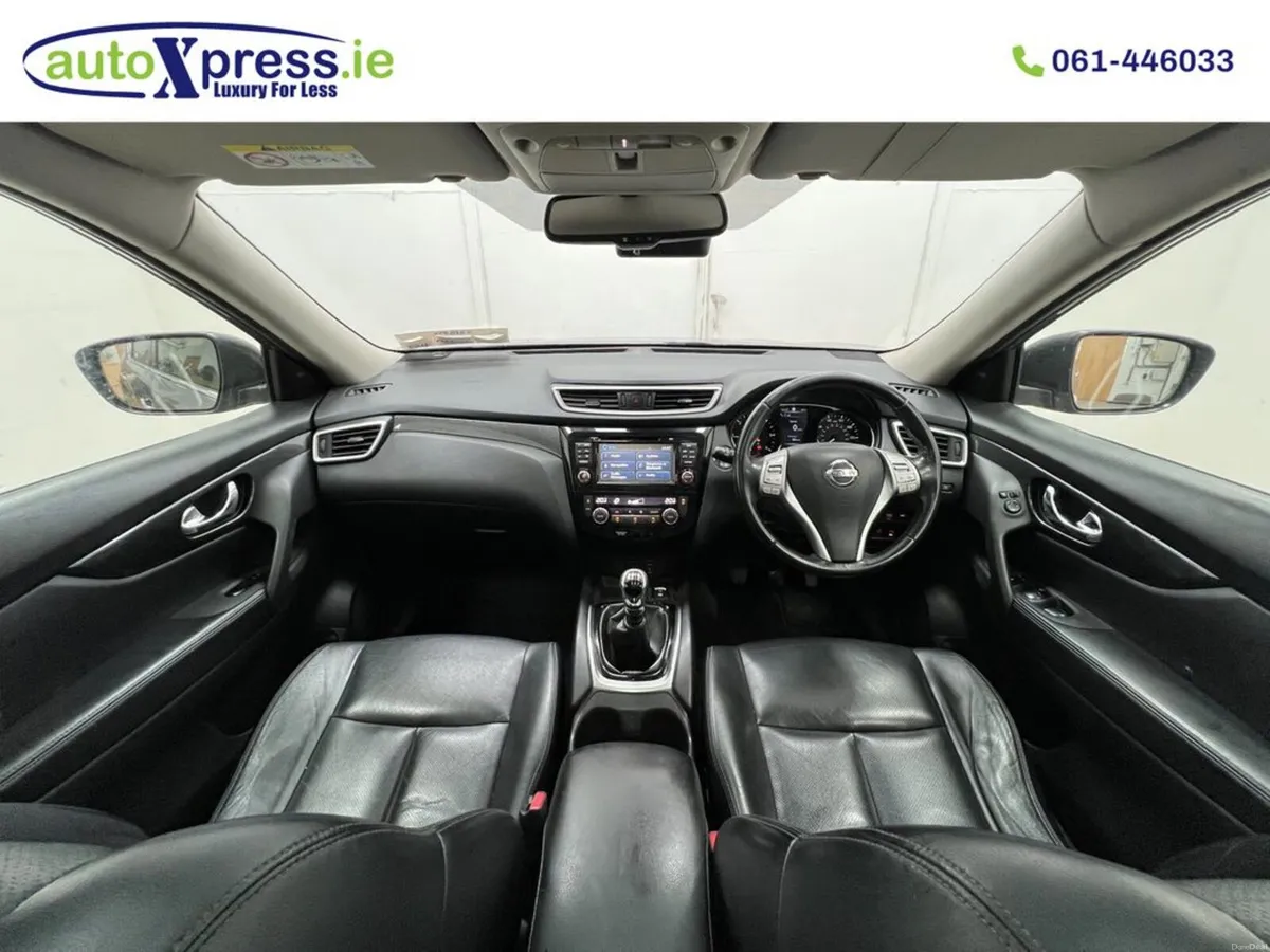 Nissan X-Trail Panoramic roof, Manual, Reversing a - Image 2