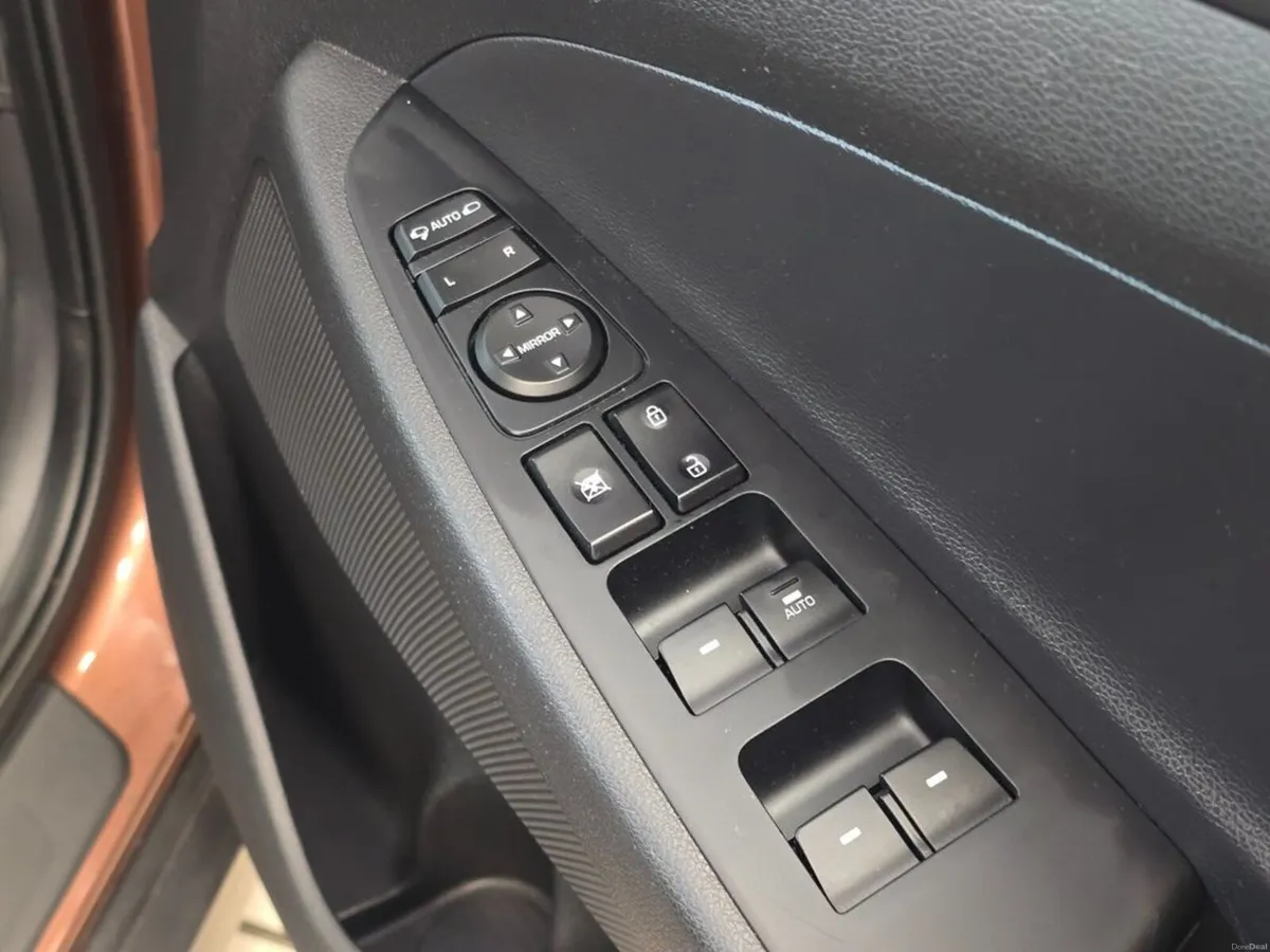 Hyundai Tucson 1.7 SE NAV - Image 6