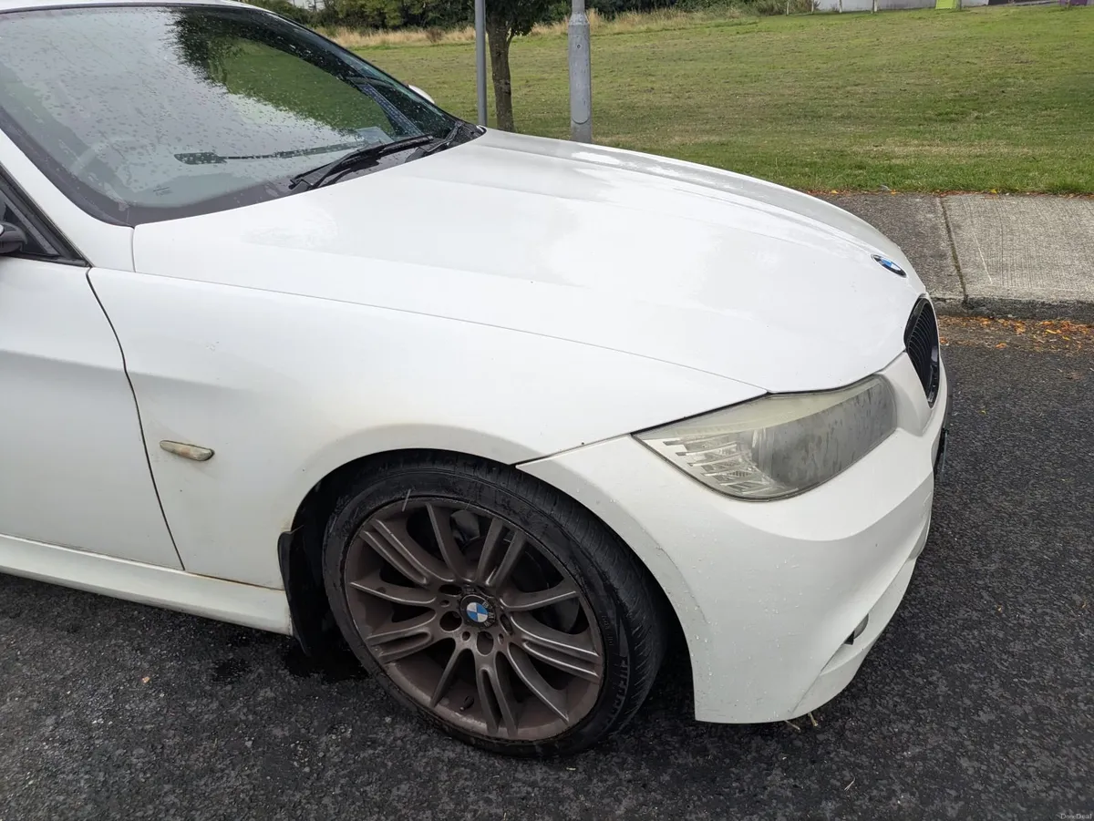 BMW 3-Series 2011 - Image 6