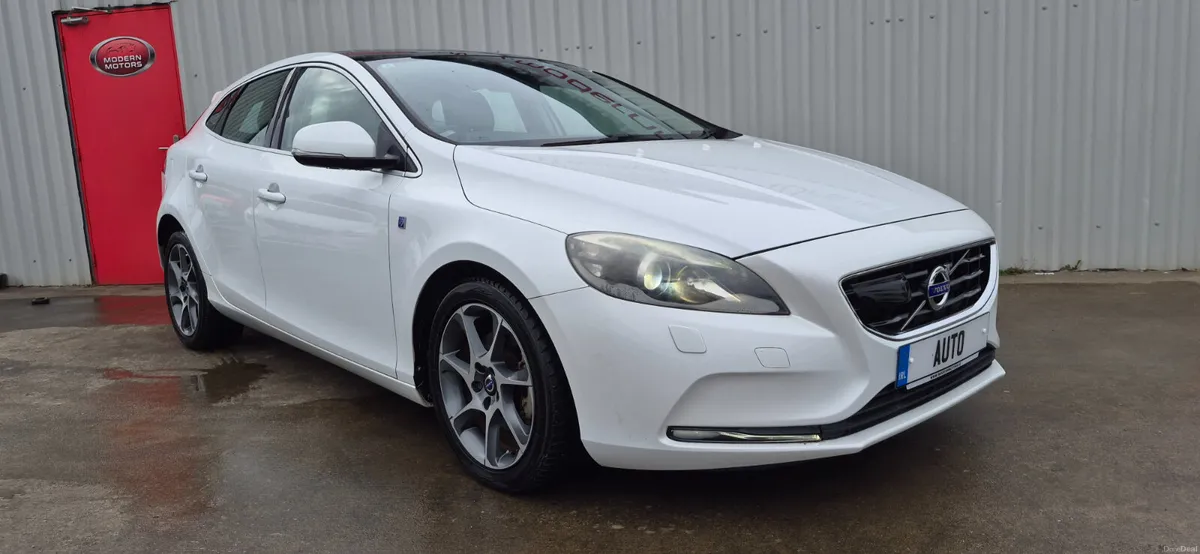 Volvo V40 1.6t automatic ocean race edition - Image 3