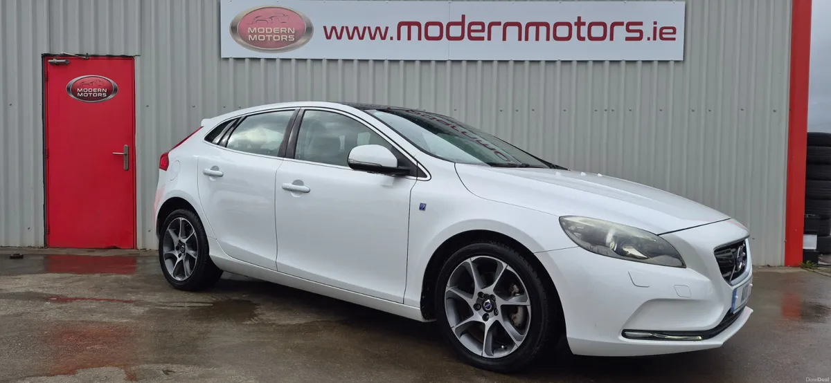 Volvo V40 1.6t automatic ocean race edition - Image 2