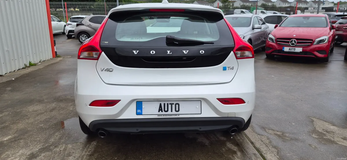 Volvo V40 1.6t automatic ocean race edition - Image 6