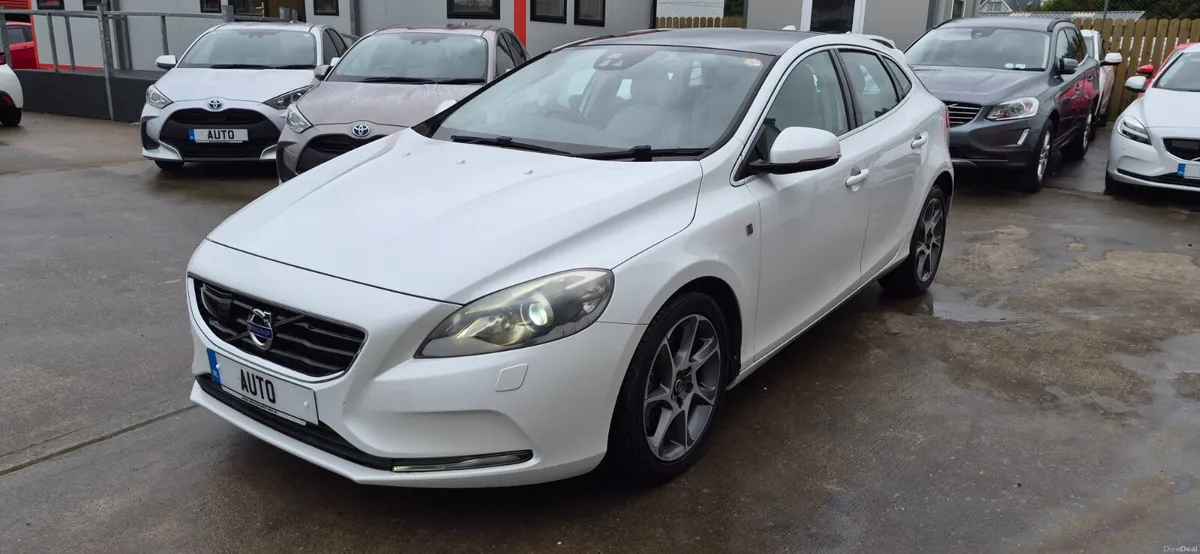 Volvo V40 1.6t automatic ocean race edition - Image 4
