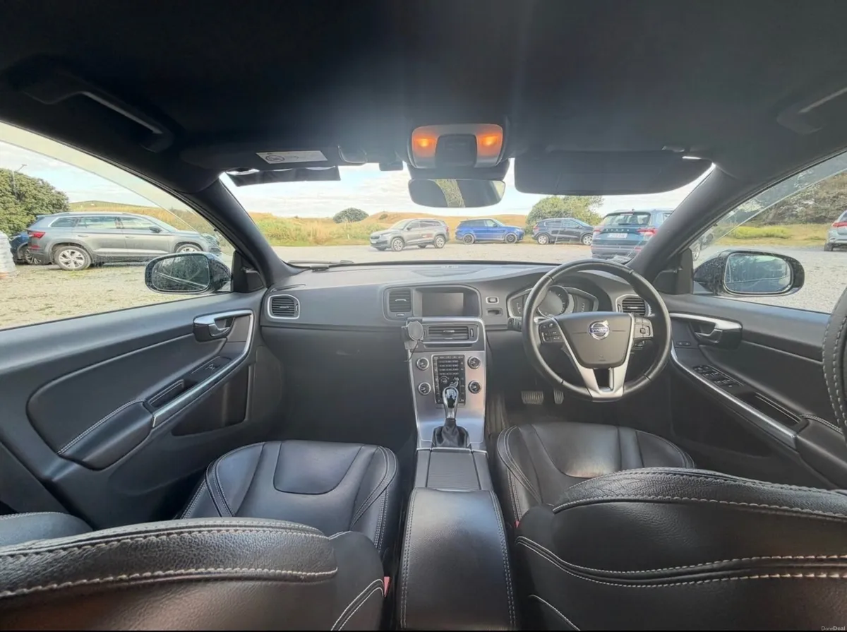 Volvo V60 2017 D4 Automatic - Image 2