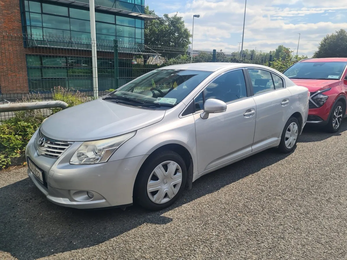 2010 Toyota Avensis LOW KMS - Image 5