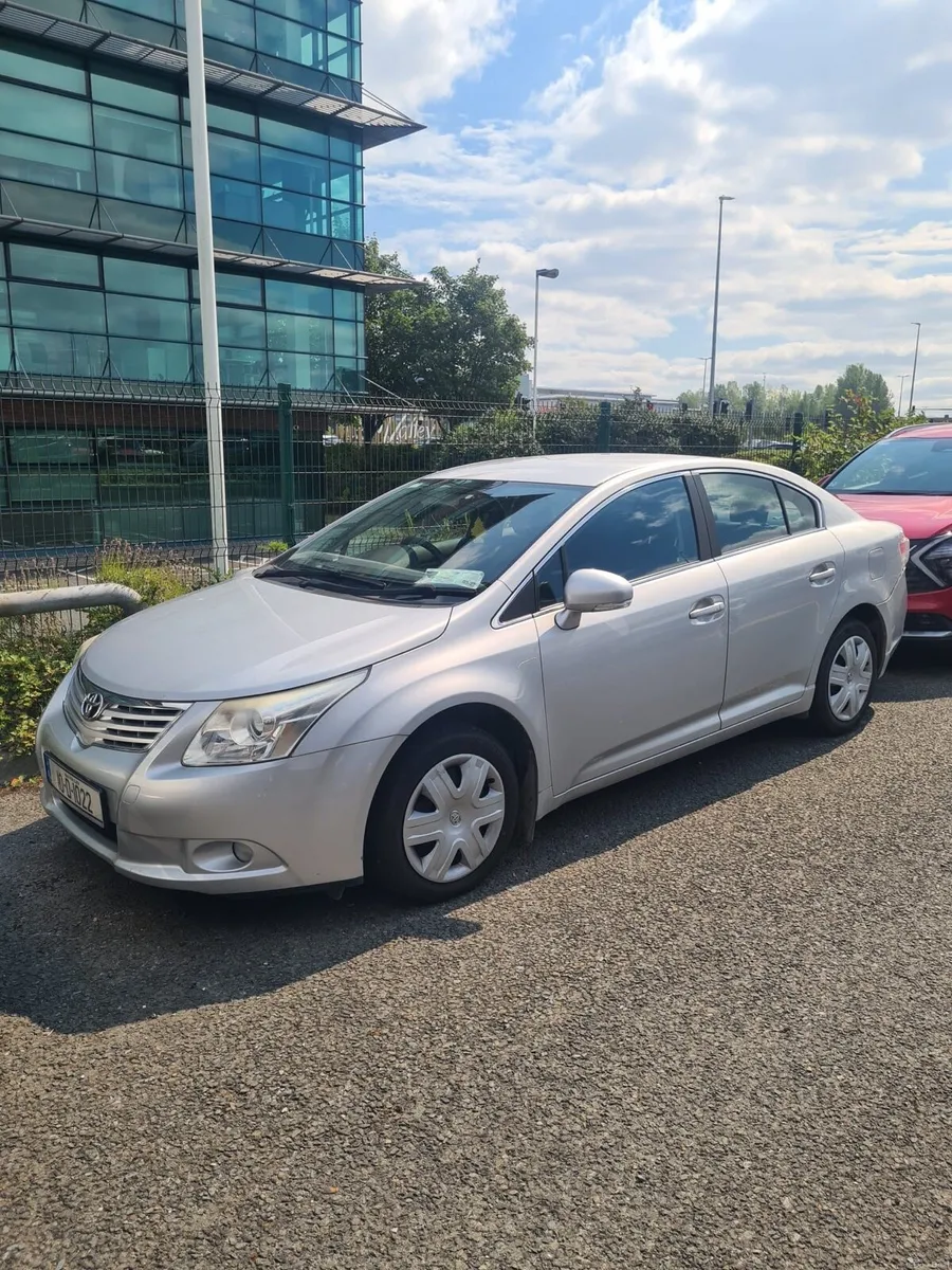 2010 Toyota Avensis LOW KMS - Image 1