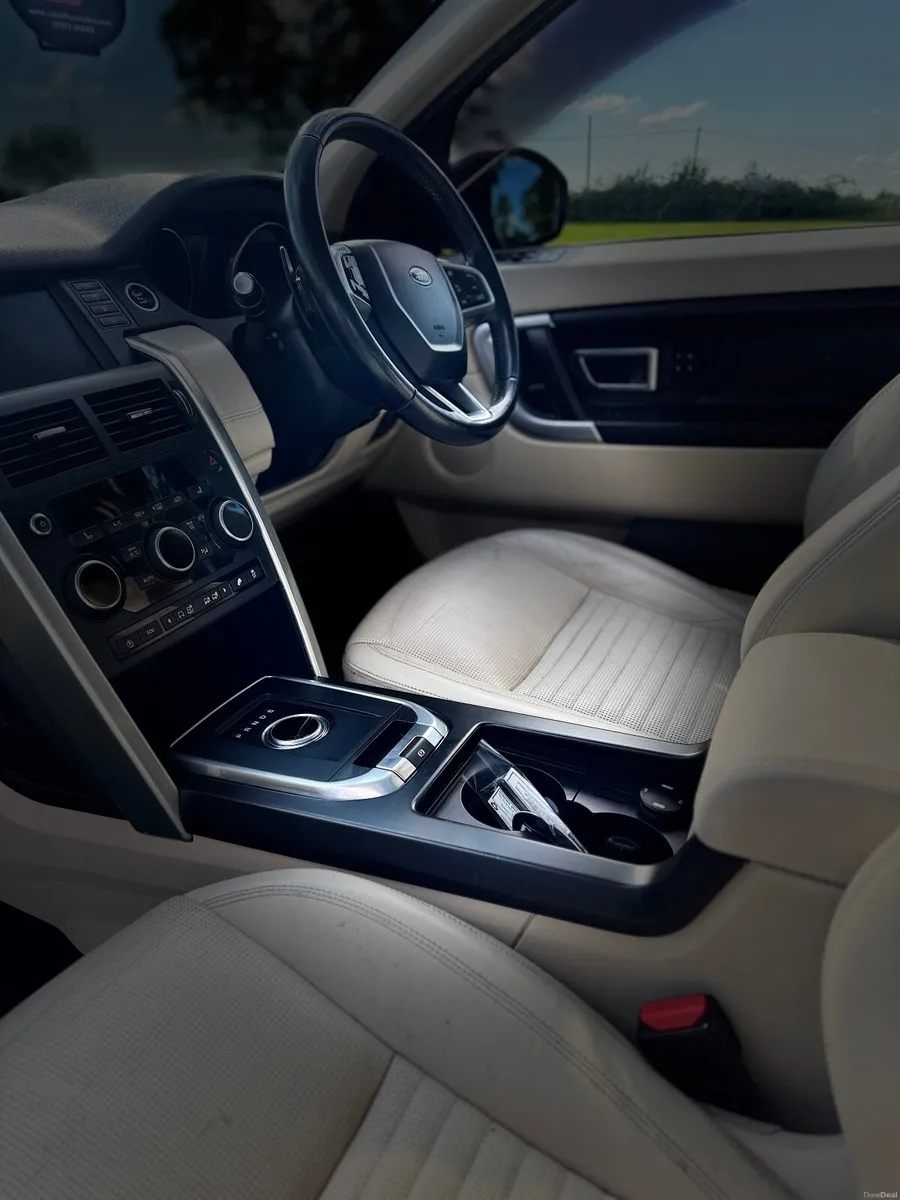 Land Rover Discovery Sport 2018 - Image 4