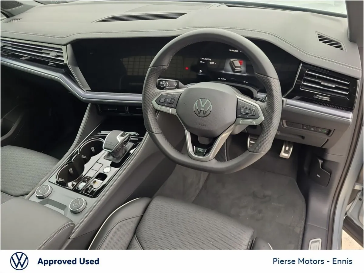 Volkswagen Touareg 3.0TDI 231HP R LINE 4M DSG - Image 2