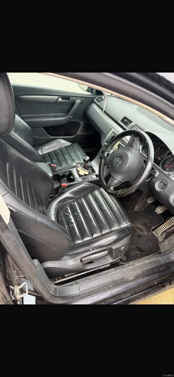 Volkswagen Passat 2011 - Image 3