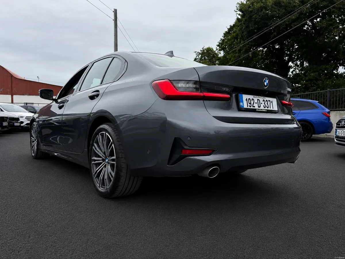 BMW 3-Series 2019 - Image 3