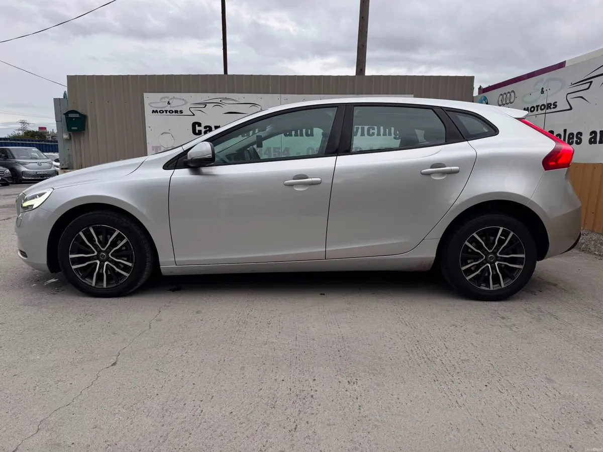 181 Volvo V40 2.0D D2 (120hp) Momentum Edition - Image 5