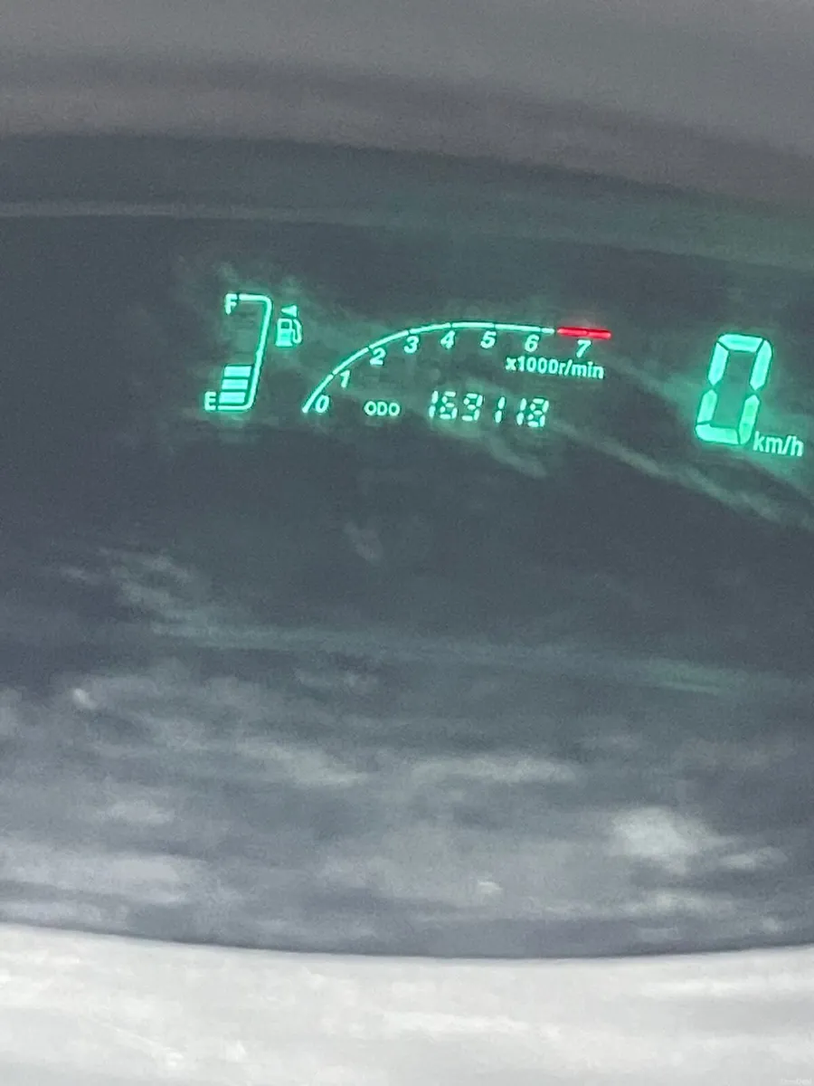 Toyota Yaris 2005 - Image 2