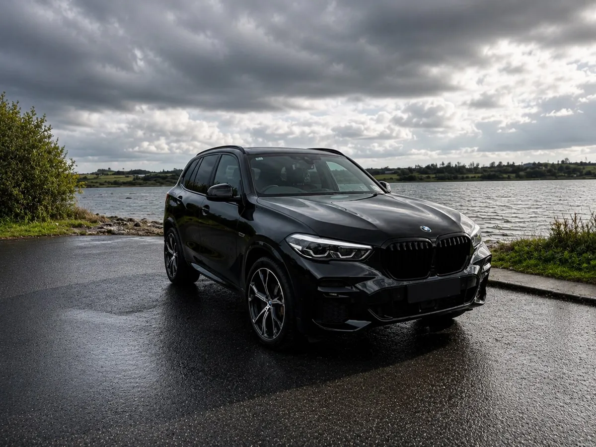 2022 BMW X5  xdrive45e - Image 2