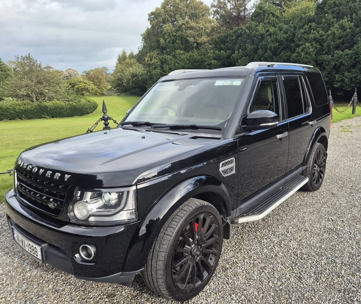 LAND ROVER DISCOVERY 4 3.0 TDV6 5 SEAT XE 4DR AUTO - Image 4