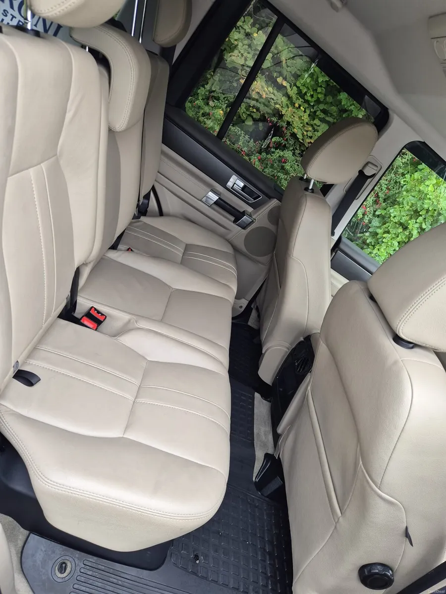 LAND ROVER DISCOVERY 4 3.0 TDV6 5 SEAT XE 4DR AUTO - Image 6
