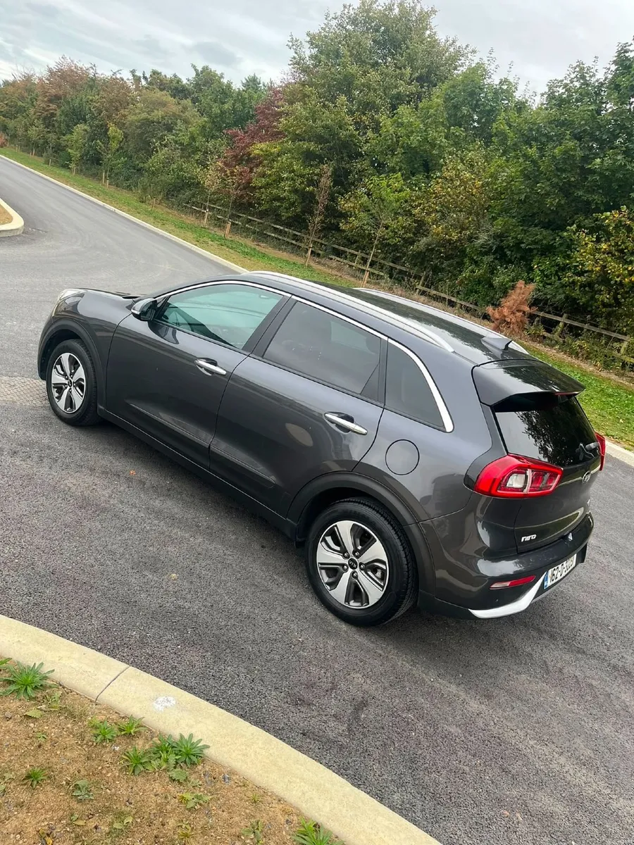 Kia Niro 1.6 Petrol Hybrid Automatic - Image 4