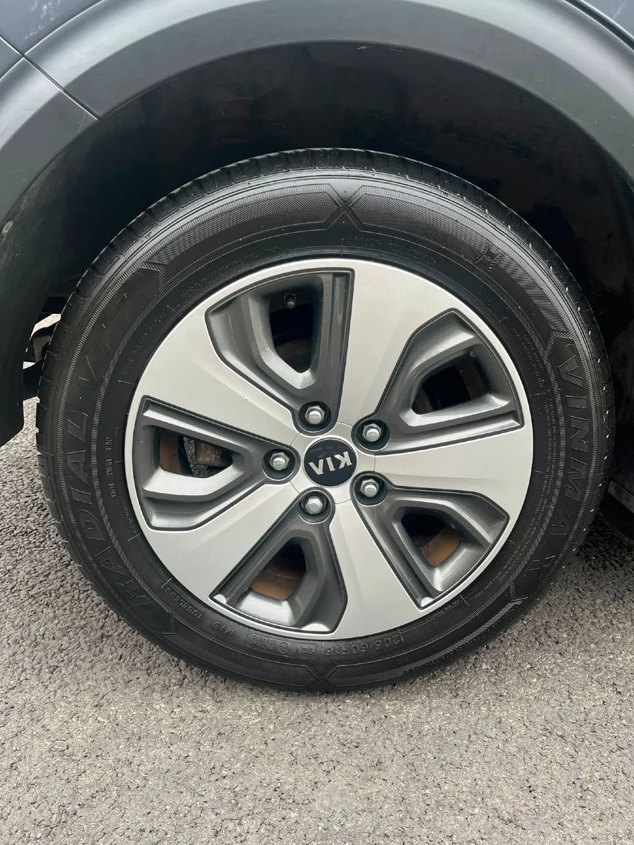 Kia Niro 1.6 Petrol Hybrid Automatic - Image 5