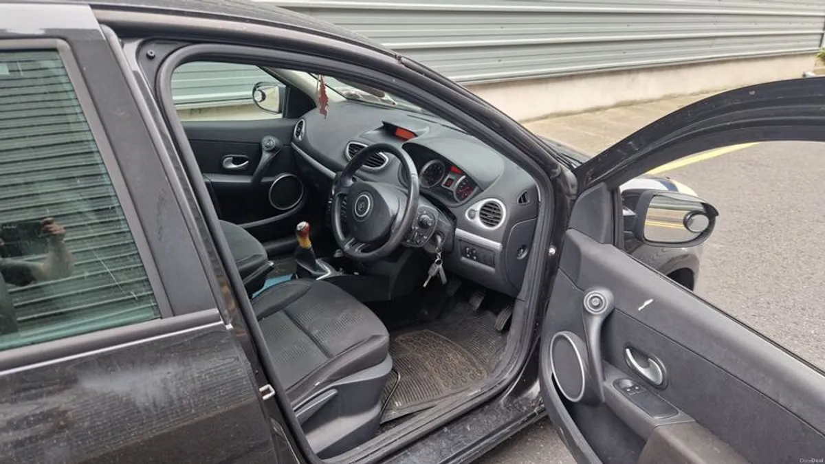 2015 Toyota Yaris 1ltr petrol Tax and New nct - Image 4
