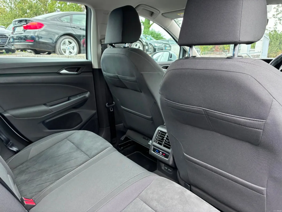 Volkswagen Golf STYLE 2.0 TDI 115 BHP (CAMERA) - Image 6