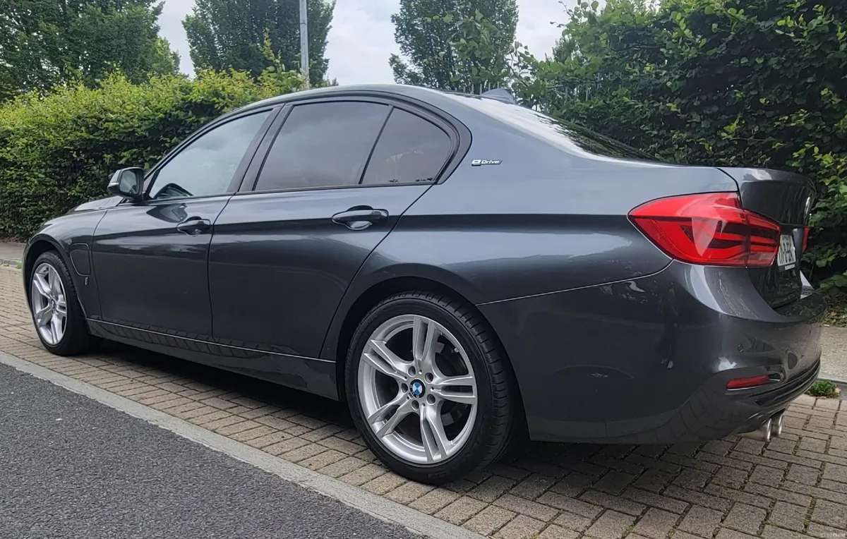 BMW 3-Series 2017 - Image 2