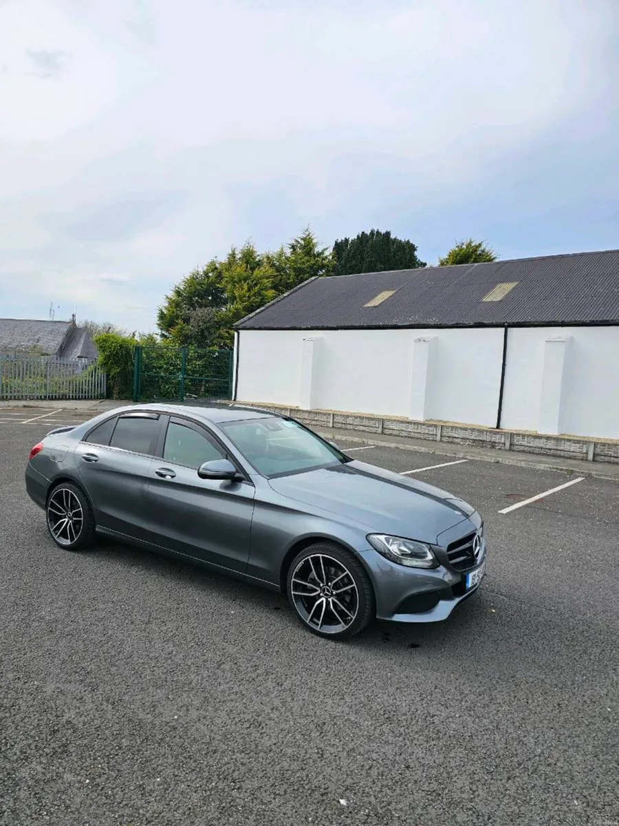 Mercedes-Benz C220 AMG 2018 - Image 3