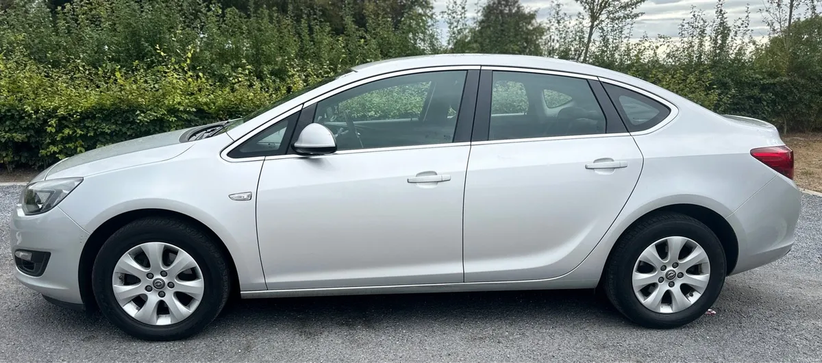 Opel Astra Saloon 1.6cdti. 125000km NEW NCT - Image 4