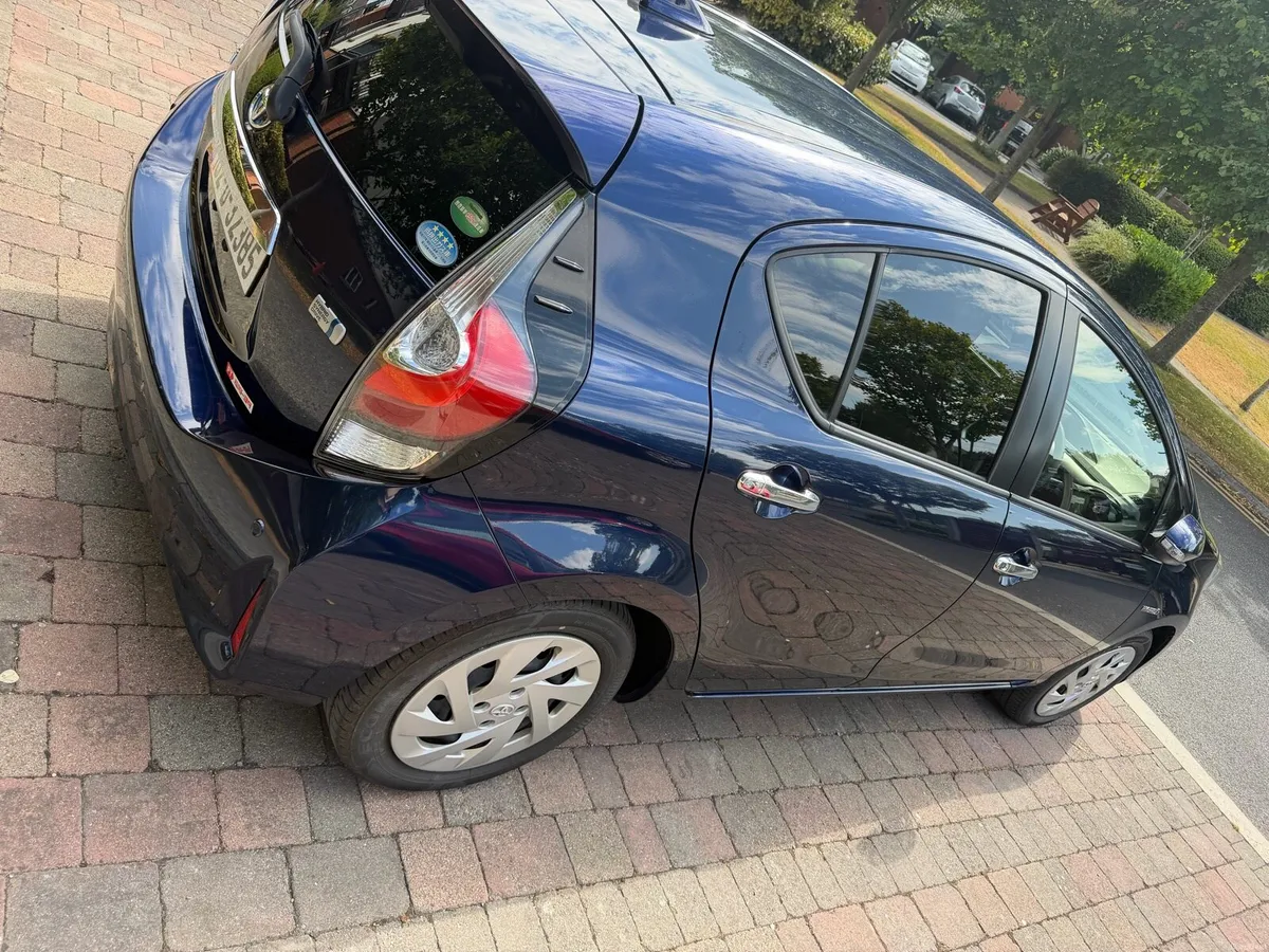 Toyota Aqua Hybrid keyless - Image 2