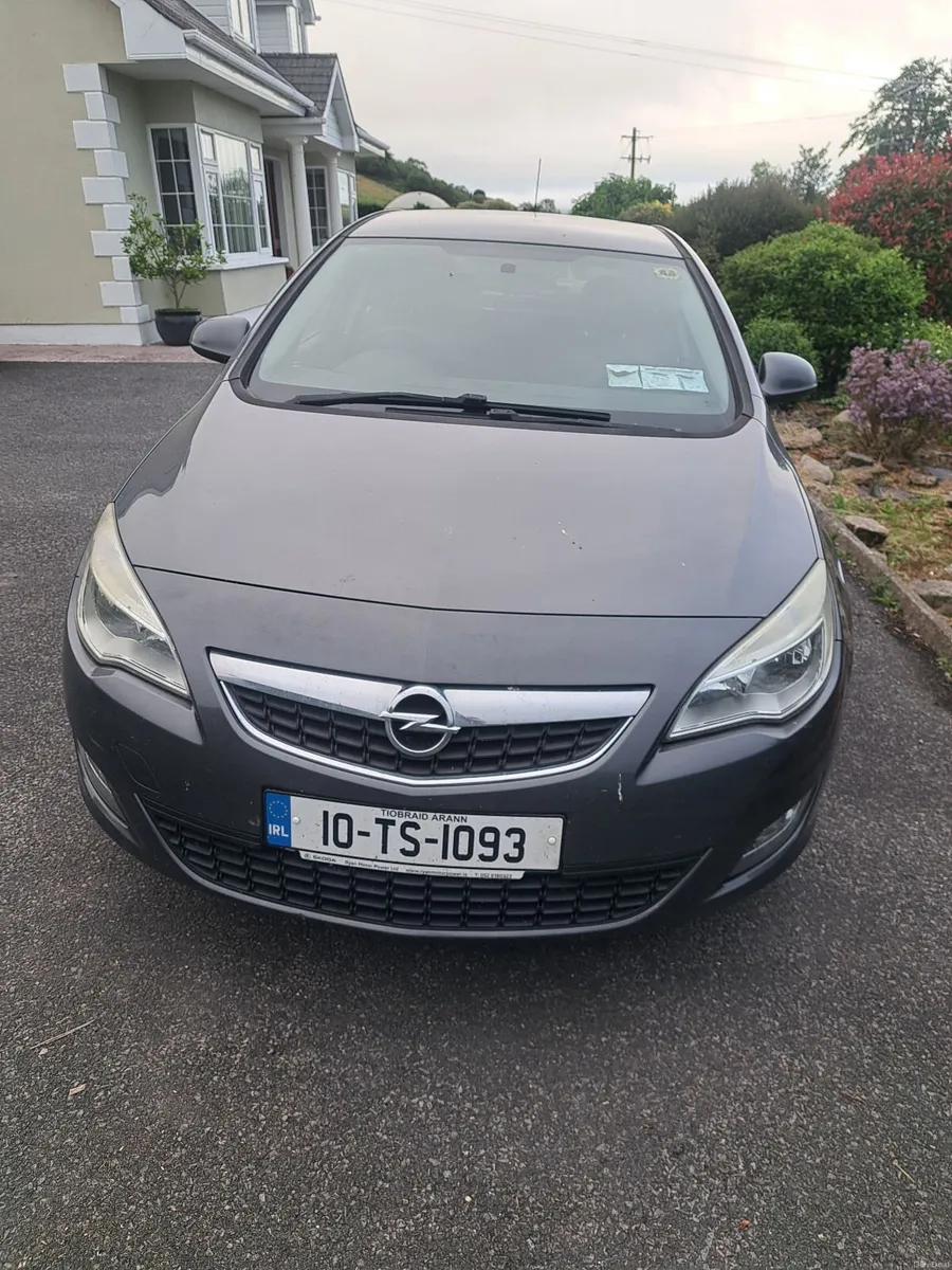 Opel Astra 2010 - Image 2